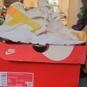 Nike Kids Huarache Run Sneakers - White and Yellow